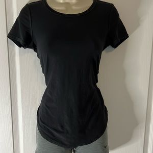 LULULEMON SHORT SLEEVE CREW NECK T-SHIRT. COMFY & CAUSAL FOR WORKOUT OR LIFE